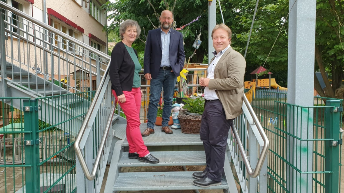 Petra Hahn (Koordinatorin, links) mit Jan Waldmann (Leiter Ordnungsamt) und Sebastian Steineke (rechts) am 19.8.2021 in Meyenburg.